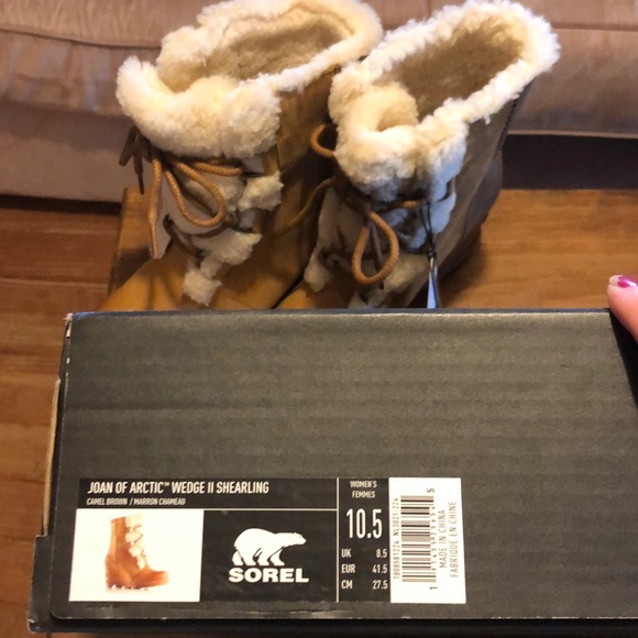 Joan of Arctic Shearling Wedge - 10.5 - Picture 6 of 7